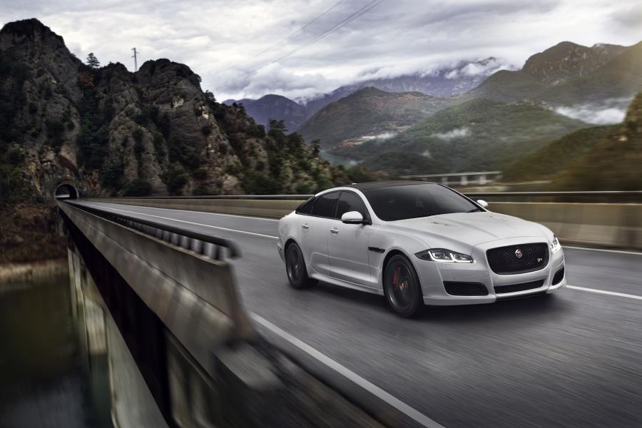  Jaguar XJR 2015 года  (фото 14 из 16)